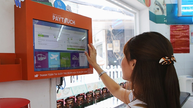 Chạm & mua vé ở cửa hàng tiện lợi