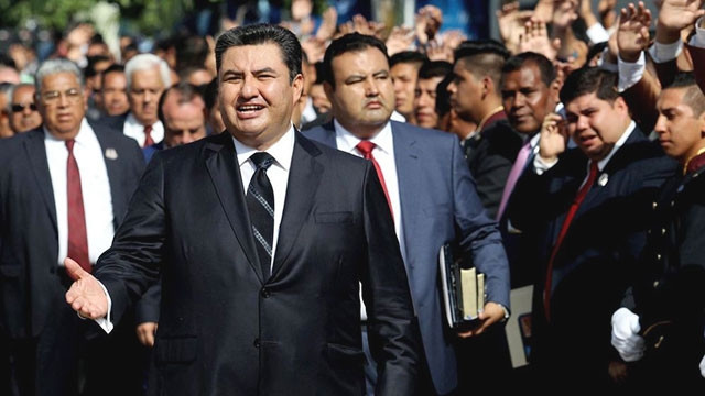 Naasón Joaquín García đã bị bắt giữ để phục vụ điều tra. Ảnh: LOS ANGELES TIMES