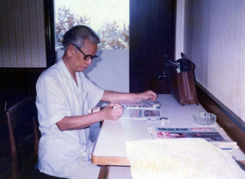 Ðồng chí Trần Trọng Tân chuẩn bị cho Hội thảo khoa học về tư tưởng Hồ Chí Minh ở TP Vũng Tàu tháng 3-1993.     Ảnh tư liệu