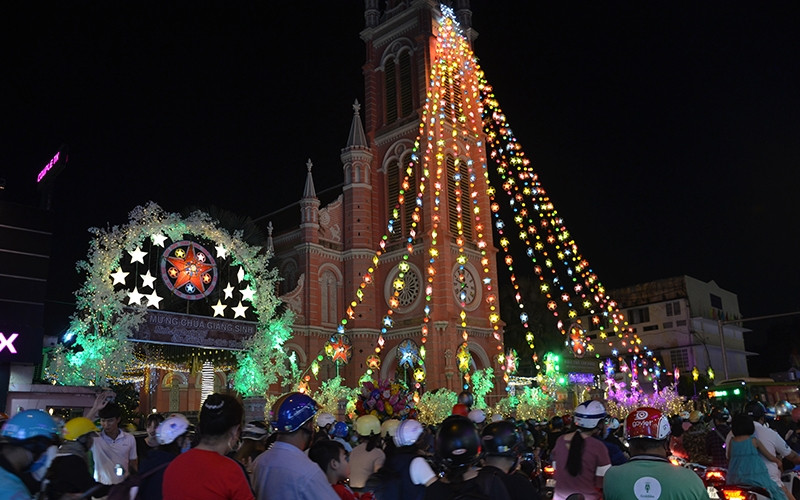 Không khí Giáng sinh ở TP Hồ Chí Minh (Ảnh: Mạnh Hảo).