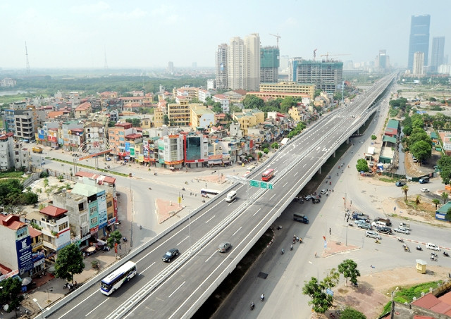 Đường vành đai 3 trên cao sử dụng vốn ODA của chính phủ Nhật Bản, sau khi đi vào hoạt động đã phát huy hiệu quả to lớn, cải thiện đáng kể hệ thống giao thông ở Hà Nội. Ảnh: TRẦN HẢI