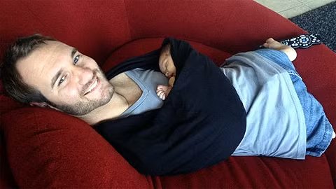 Nick Vujicic và con trai của anh. (Ảnh: Internet)
