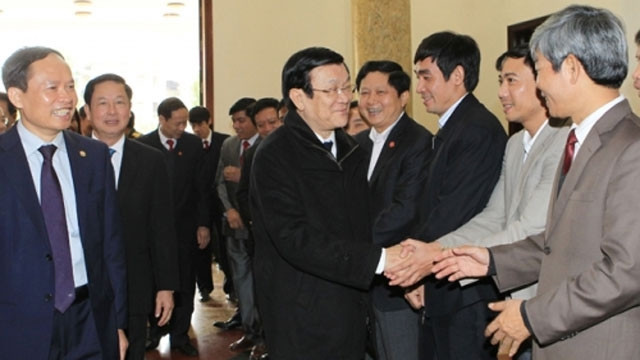 Chủ tịch nước Trương Tấn Sang với lãnh đạo các ban, ngành của tỉnh Thanh Hóa. Ảnh: NGUYỄN KHANG (TTXVN)