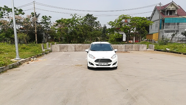 Do vướng mặt bằng nên 12 năm thi công vẫn chưa thông gần một km đường 72 m ở trung tâm thành phố Vinh.