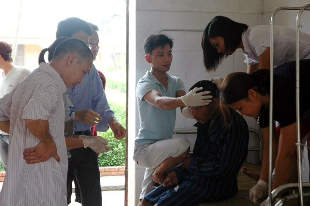 Chăm sóc bệnh nhân tại Trung tâm điều dưỡng người tâm thần Vô Hối.