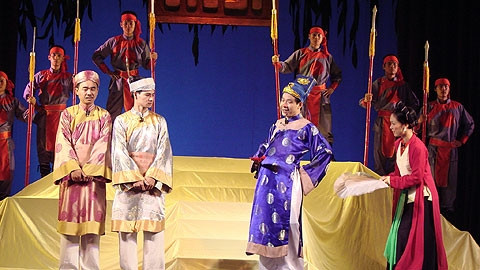 Cảnh trong vở Mỹ nhân và anh hùng.