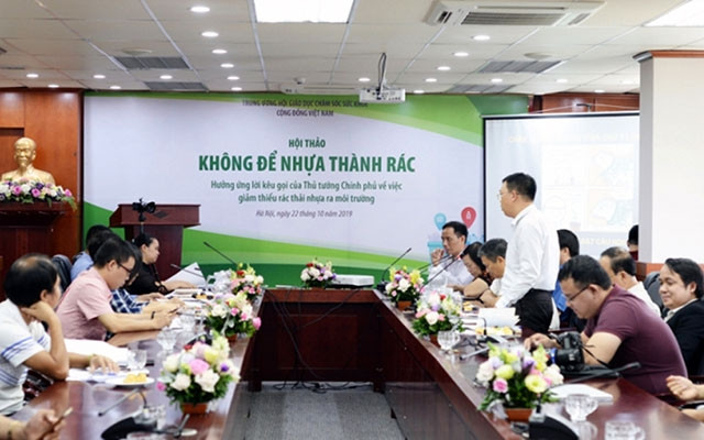 Các đại biểu, các nhà khoa học và chuyên gia tham dự buổi hội thảo.