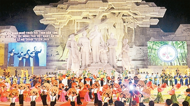 Liên hoan hát Then, đàn Tính năm 2015 ở Tuyên Quang. Ảnh: Internet