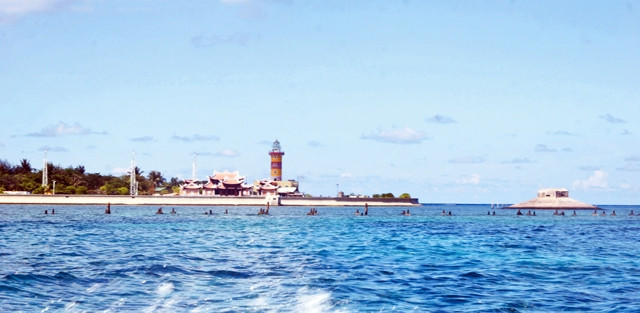 Đảo Sơn Ca nhìn từ biển.