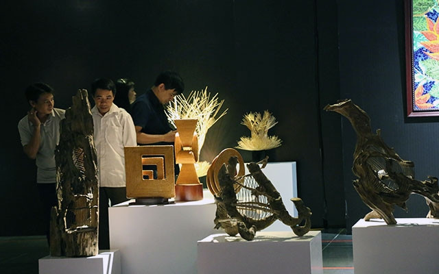 Mỹ thuật ứng dụng Việt Nam đang rất thiếu vắng những mẫu sáng tạo của các nhà thiết kế trong nước.