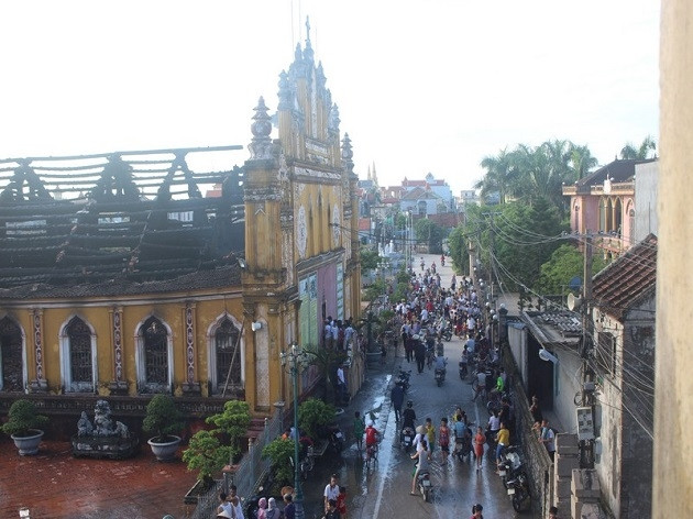 Nam Định: Nhà thờ cổ hơn trăm năm tuổi cháy rụi trong đêm