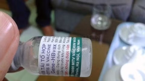 Lịch tiêm vaccine viêm gan B cho trẻ sơ sinh vẫn được giữ nguyên. (Ảnh: thanhnien.com.vn)