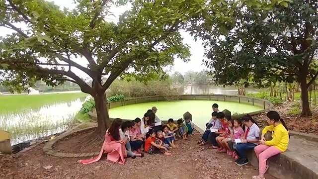 Ở làng Chùa, từ trẻ nhỏ đến người già đều yêu thơ. 