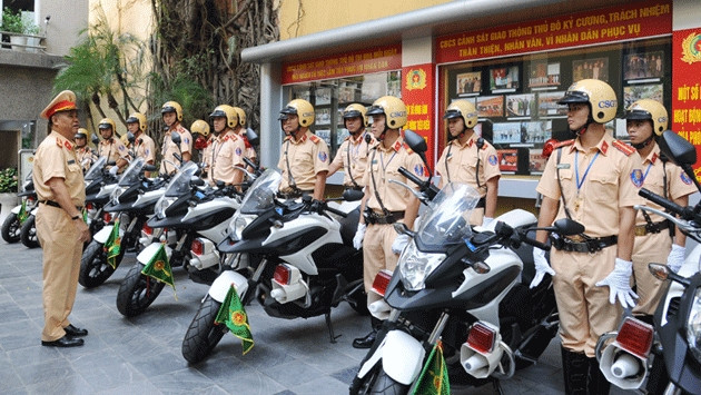 Lãnh đạo Phòngcảnh sát giao thông Hà Nội giao nhiệm vụ.