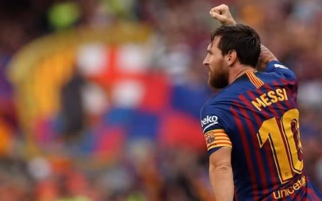 Messi kiếm được 127 triệu USD trong vòng một năm qua, nhiều hơn kình địch Ronaldo gần 20 triệu USD. (Ảnh: Reuters)