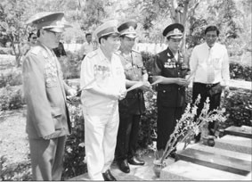 Cựu chiến binh Long Thành viếng<br> các liệt sĩ tại nghĩa trang Long Thành