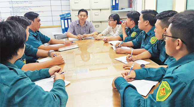 Một buổi sinh hoạt của Chi bộ Quân sự phường 14, quận 10.