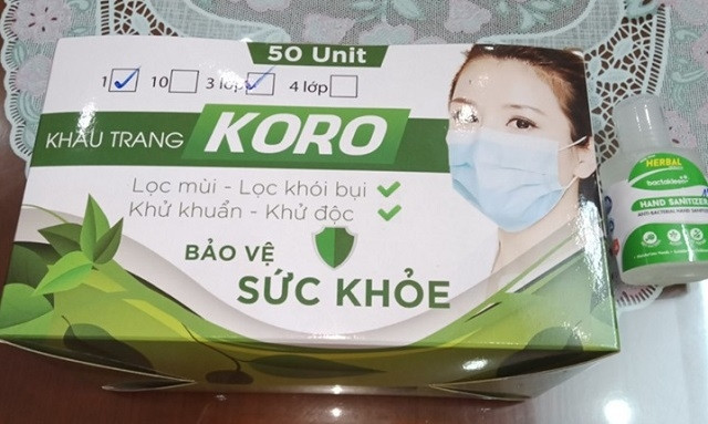 Khẩu trang y tế ba lớp đang có giá bán 200 nghìn đồng/hộp.