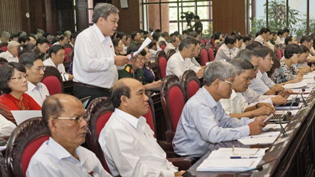 Đại biểu Quốc hội tỉnh Bình Định phát biểu ý kiến thảo luận tại Hội trường. Ảnh: KHẮC HƯỜNG