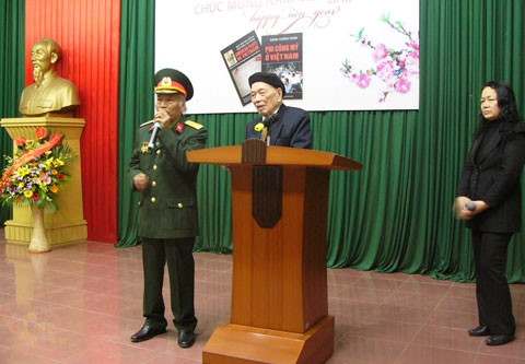 Bác Lê Việt Tiến, một nhân chứng cung cấp tư liệu cho cuốn sách.