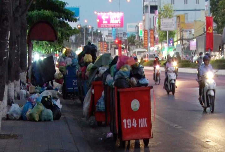 Một điểm tập kết rác thải tại TP Cần Thơ gây mất mỹ quan đô thị.