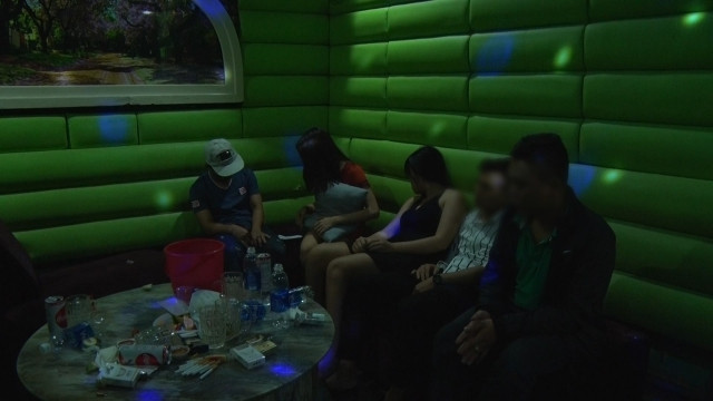 Các đối tượng sử dụng ma túy trong quán karaoke 6677.