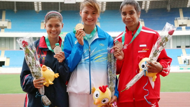 Nguyễn Thị Oanh (giữa) là niềm hy vọng HCV ở ba nội dung 400 m, tiếp sức 4x400 m và 200 m nữ. (Ảnh: VOC)