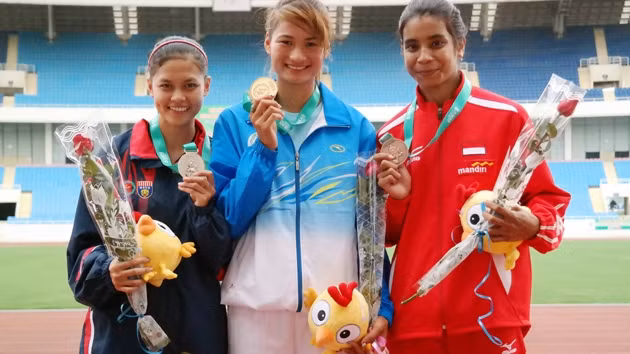 Nguyễn Thị Oanh (giữa) là niềm hy vọng HCV ở ba nội dung 400 m, tiếp sức 4x400 m và 200 m nữ. (Ảnh: VOC)
