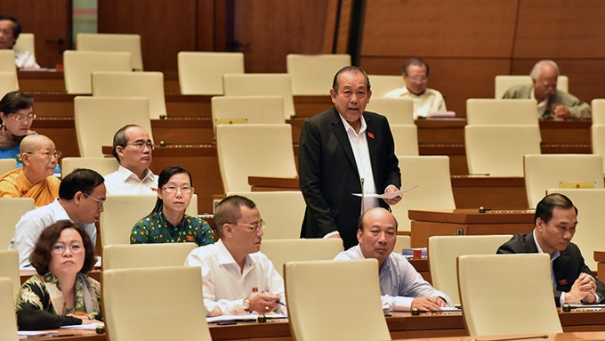 Phó Thủ tướng Thường trực Chính phủ Trương Hòa Bình trả lời chất vấn của các đại biểu Quốc hội. Ảnh: DUY LINH