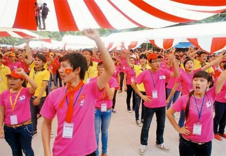 Nhảy Flashmob tại ngày hội Youth Day 2012.