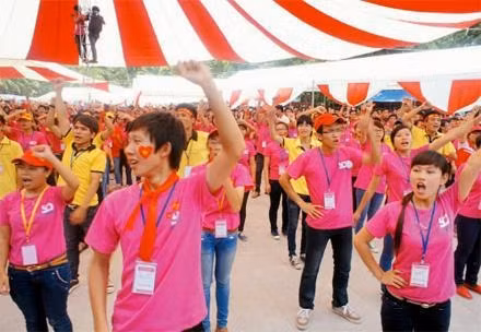 Nhảy Flashmob tại ngày hội Youth Day 2012.