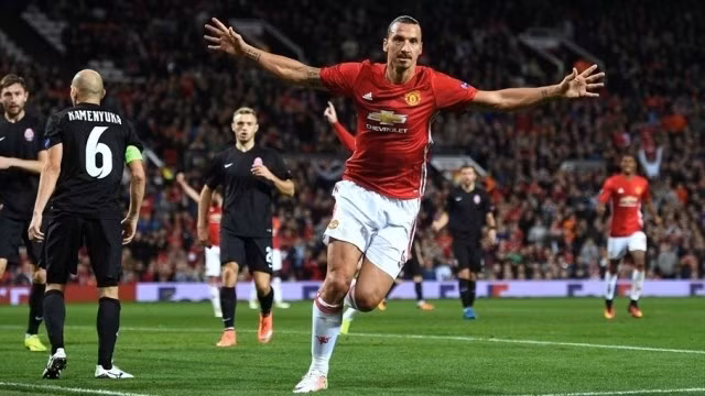 Tiền đạo Zlatan Ibrahimovic của Manchester United ghi bàn thắng duy nhất giúp Quỷ đỏ vượt qua Zorya trong trận đấu trên sân nhà thuộc khuôn khổ vòng bảng UEFA Europa League hôm 30-9. (Ảnh: Getty Image