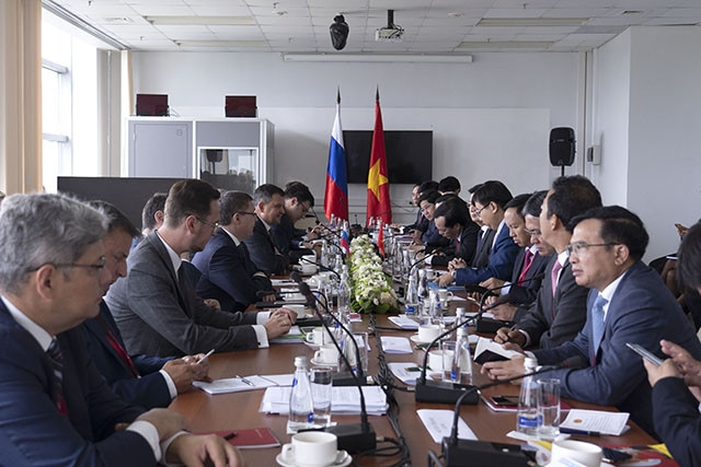 Phó Thủ tướng Trịnh Đình Dũng hội đàm với Phó Thủ tướng Nga Maxim Akimov.