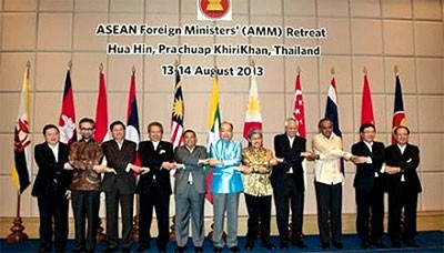  Bộ trưởng Ngoại giao các nước ASEAN tại phiên họp ở Hủa Hỉn, Thái-lan.