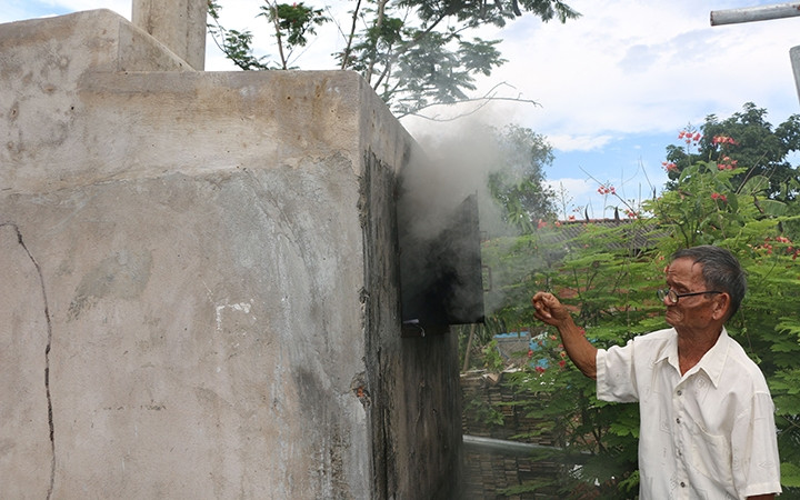 Lò đốt rác hộ gia đình ở Long An đang góp phần kéo giảm tình trạng vứt rác lộ thiên.