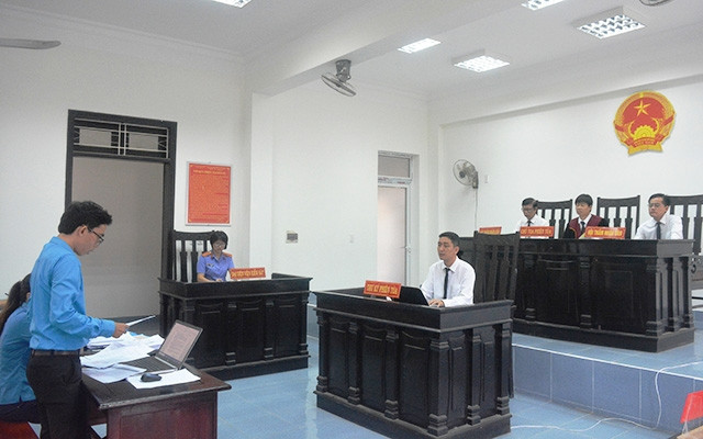 Cán bộ Công đoàn được người lao động uỷ quyền đại diện tại phiên toà xét xử 