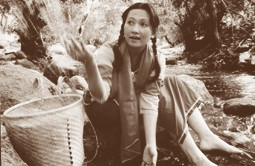 Một cảnh trong phim
"Người đàn bà đi trong mưa".