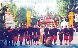 Đội Chiêng nữ Buôn Trấp tại Lễ hội
Đền Hùng tổ chức ở công viên văn
hóa Đầm Sen - TP Hồ Chí Minh.