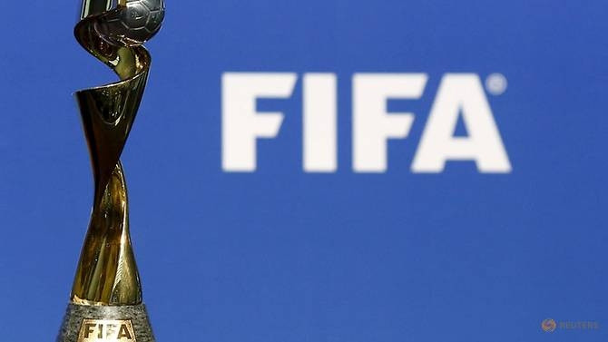 Chiếc cúp vô địch World Cup bóng đá nữ. (Ảnh: Reuters)