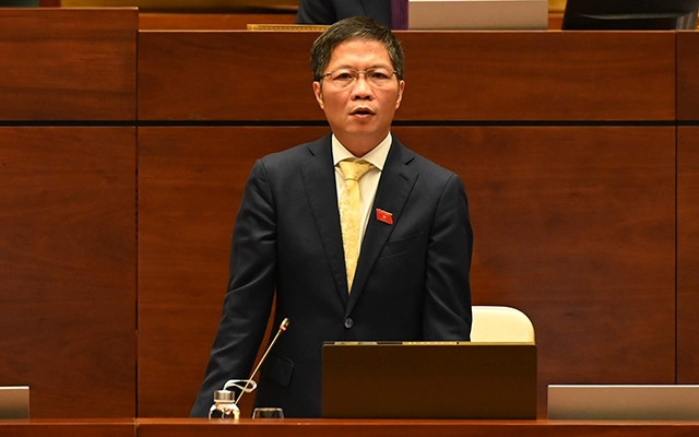 Bộ trưởng Công thương giải trình chất vấn đại biểu sáng 7-11. (Ảnh: DUY LINH)