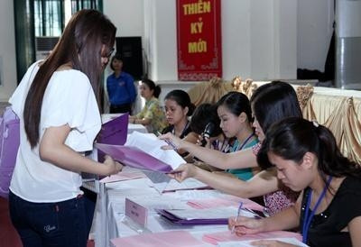 Sinh viên Trường đại học Kinh tế nhập học.