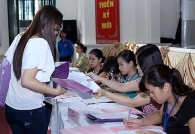 Sinh viên Trường đại học Kinh tế nhập học.