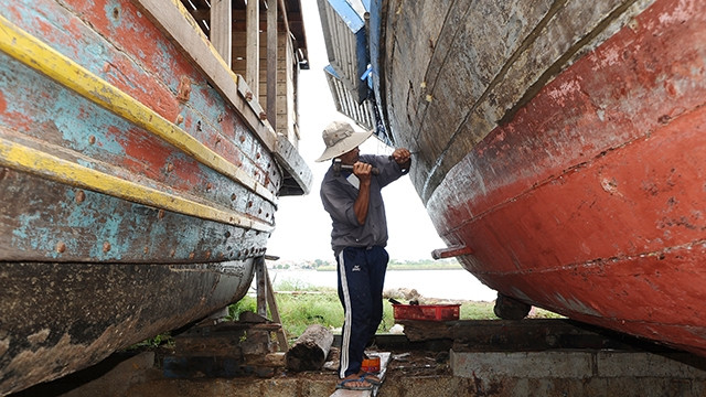 Sửa chữa, bảo dưỡng những con tàu cũ.