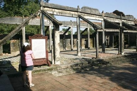 Di tích Tả Trà đã xuống cấp trầm trọng, nay sẽ được tu bổ, phục dựng.