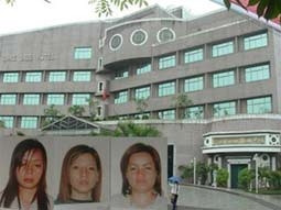 Các đối tượng môi giới mại dâm.