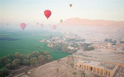 Chiêm ngưỡng vẻ đẹp các di tích cổ Ai Cập bằng kinh khí cầu được nhiều du khách ưa thích.