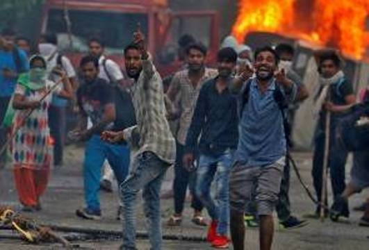 Những người biểu tình tại thị trấn Panchkula, bang Haryana, Ấn Độ, ngày 25-8-2017. (Ảnh: Reuters)