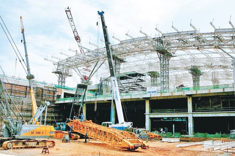 Thi công xây dựng nhà ga T2 Nội Bài. Ảnh | HUY HÙNG