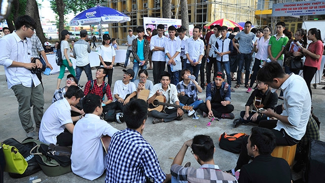 Các hoạt động văn hóa lành mạnh giúp các bạn trẻ xa rời tệ nạn xã hội.