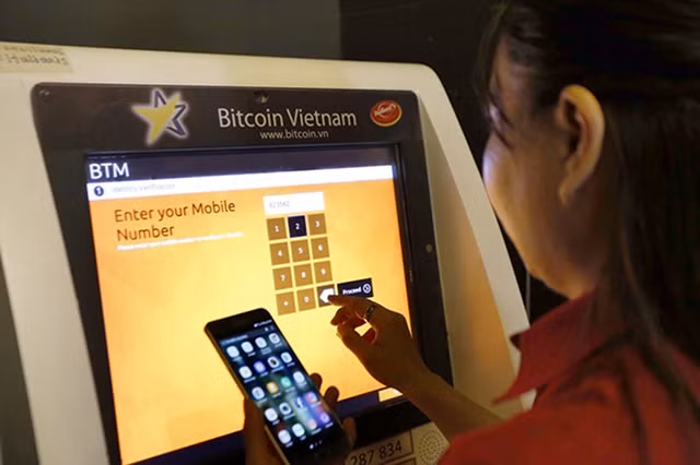 Một máy rút tiền bằng bitcoin đặt tại TP Hồ Chí Minh. Ảnh: THANH XUÂN